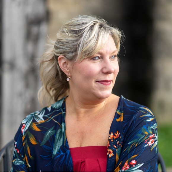 Meet your Posher, Natalie - Picture 1 of 12